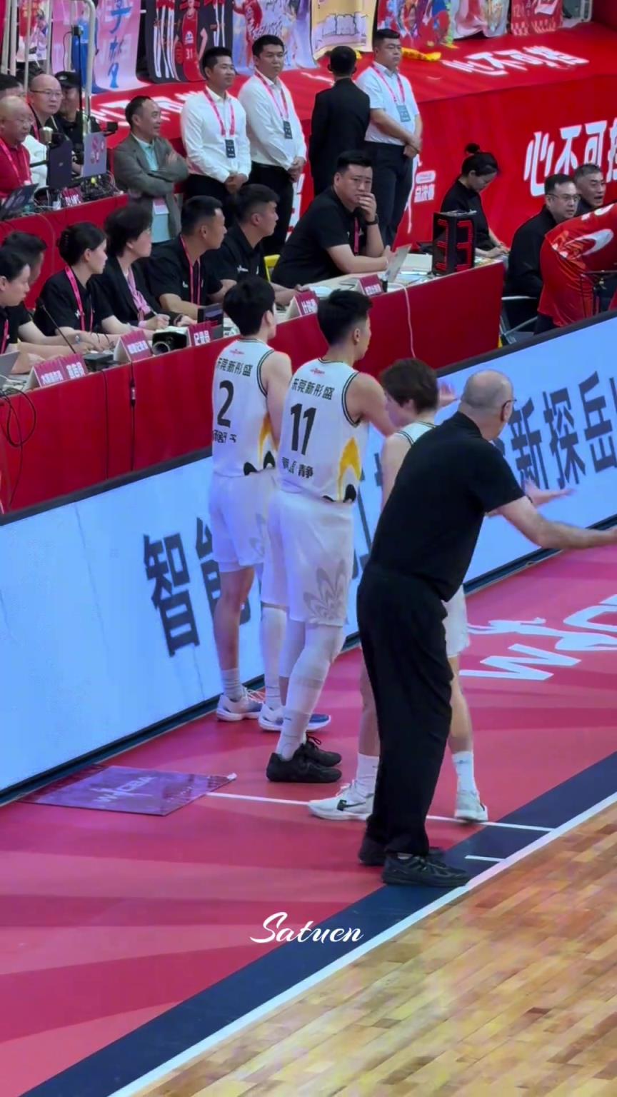 無奈的一家三口！絕望的教練，氣瘋了的皮總！