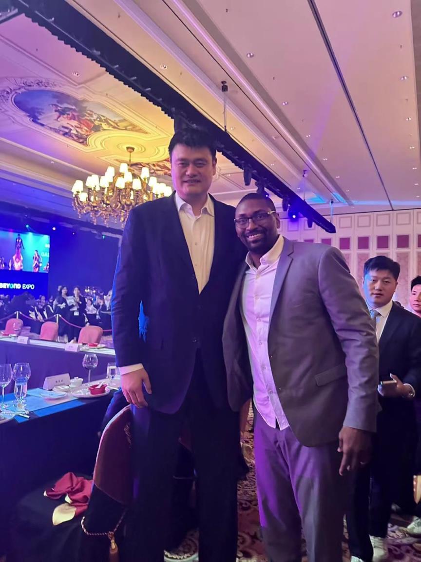 阿泰斯特曬與姚明合照：這是我最喜歡的隊友 姚??！