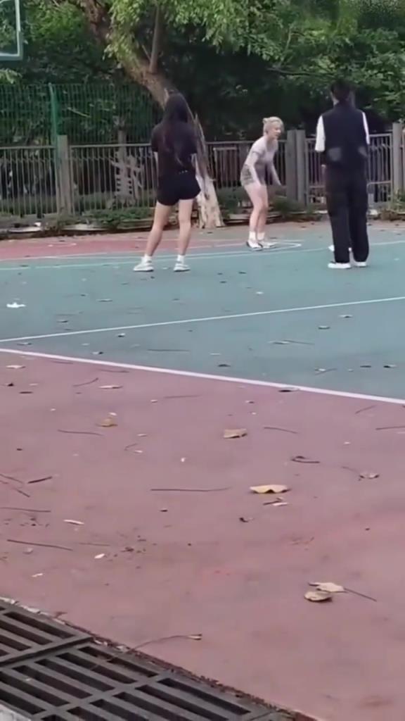 上來就背打女生的男人，真的活該沒有女朋友啊