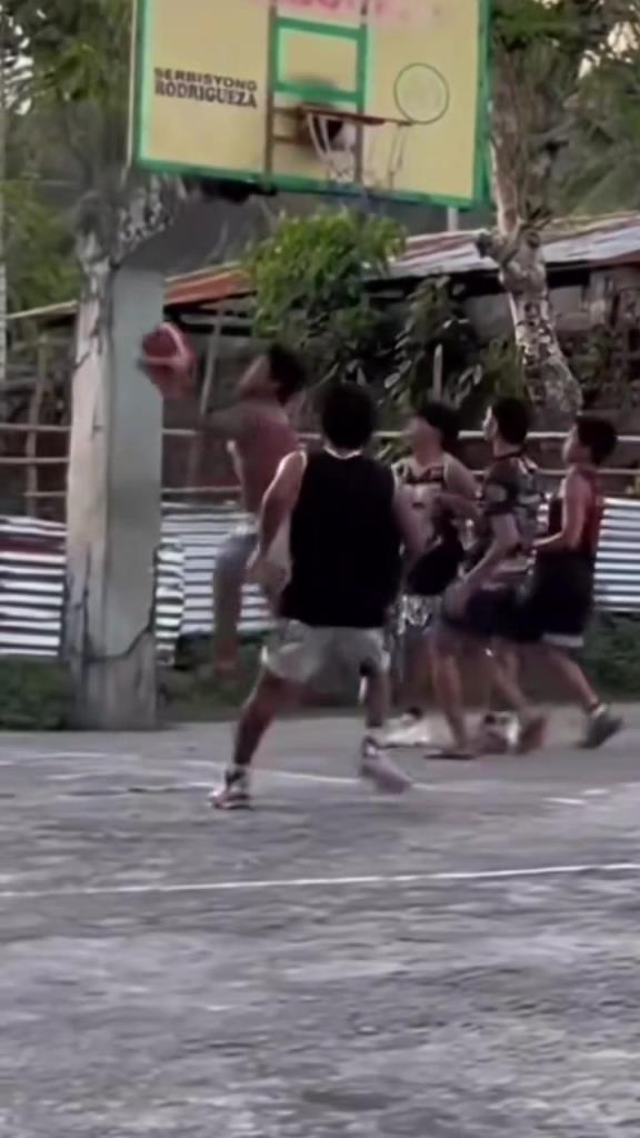 我都準(zhǔn)備好嘲笑他了，結(jié)果被他帥到了