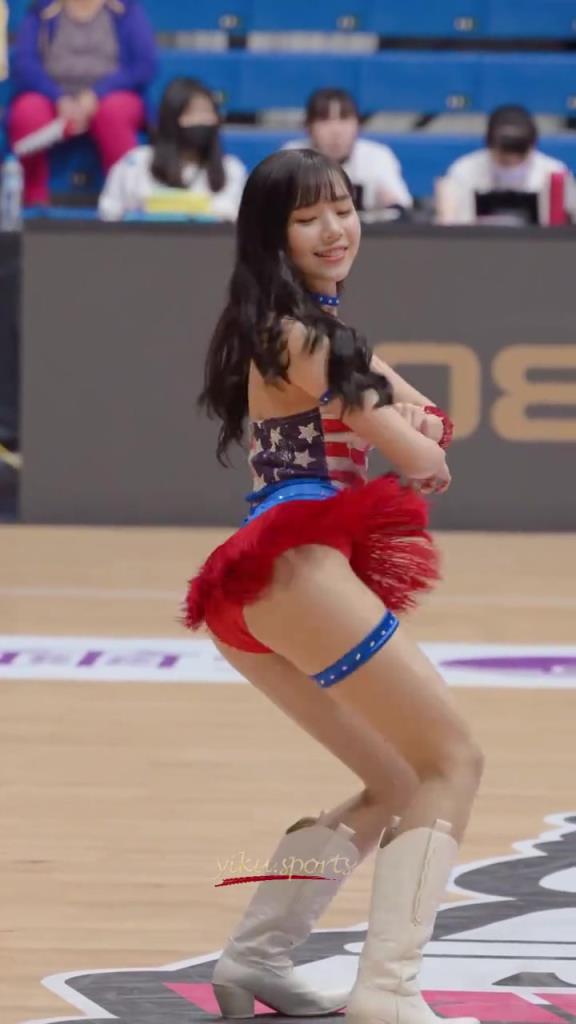 最好的啦啦隊(duì)小姐姐！自信，健康充滿活力！