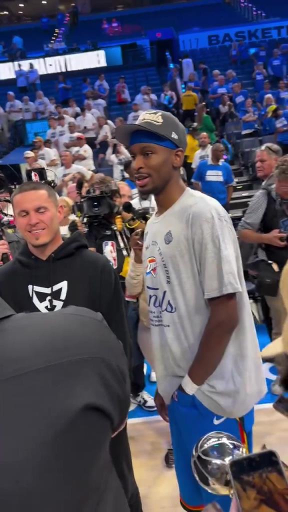 道理我都懂，但是為什么亞歷山大拿到MVP之后要掏襠